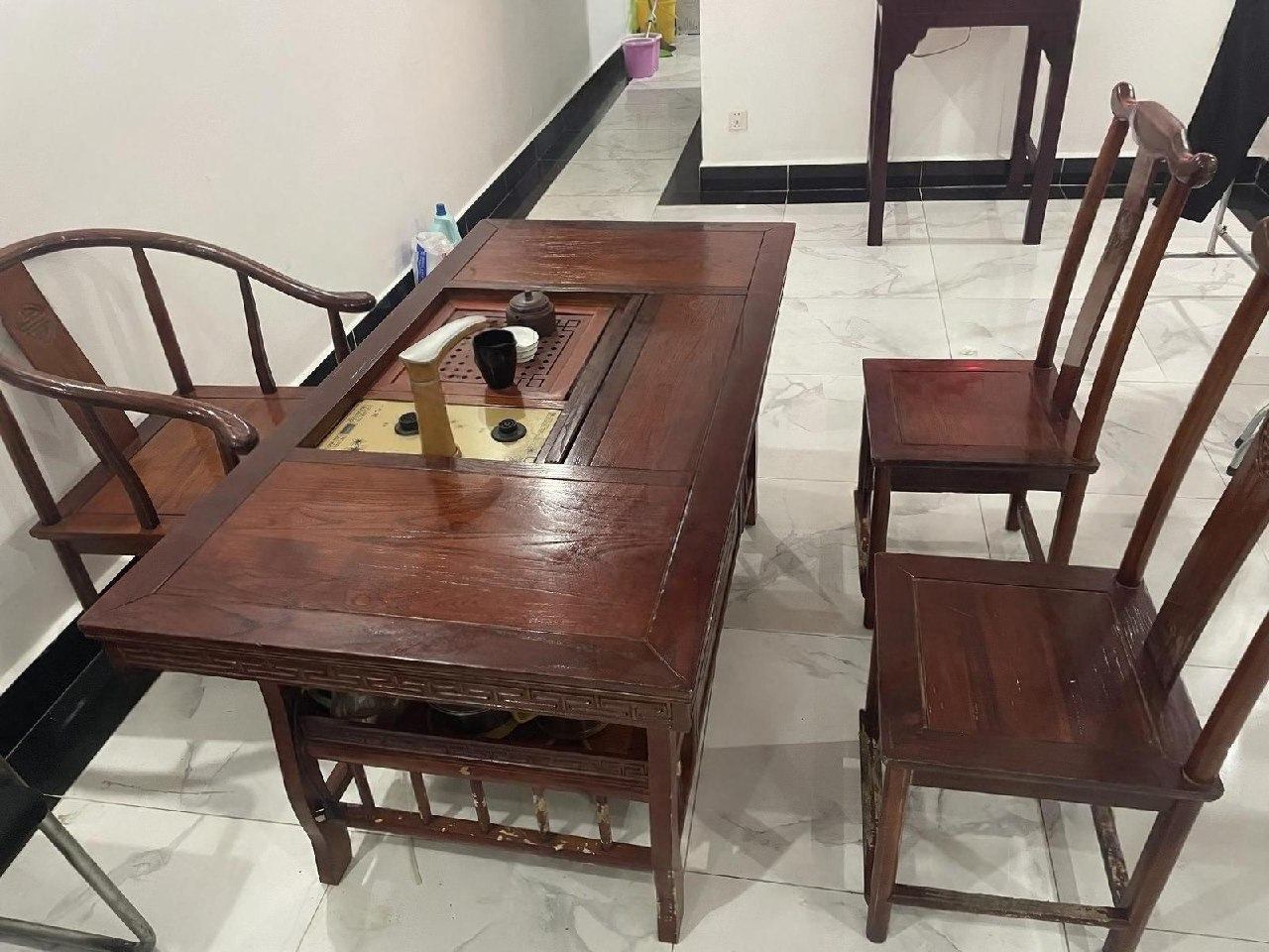 出售物品:出售,老板桌,麻将机,茶桌,牵引床,跑步机,饮水机。看上的私聊,先到先得。 价 格:私…