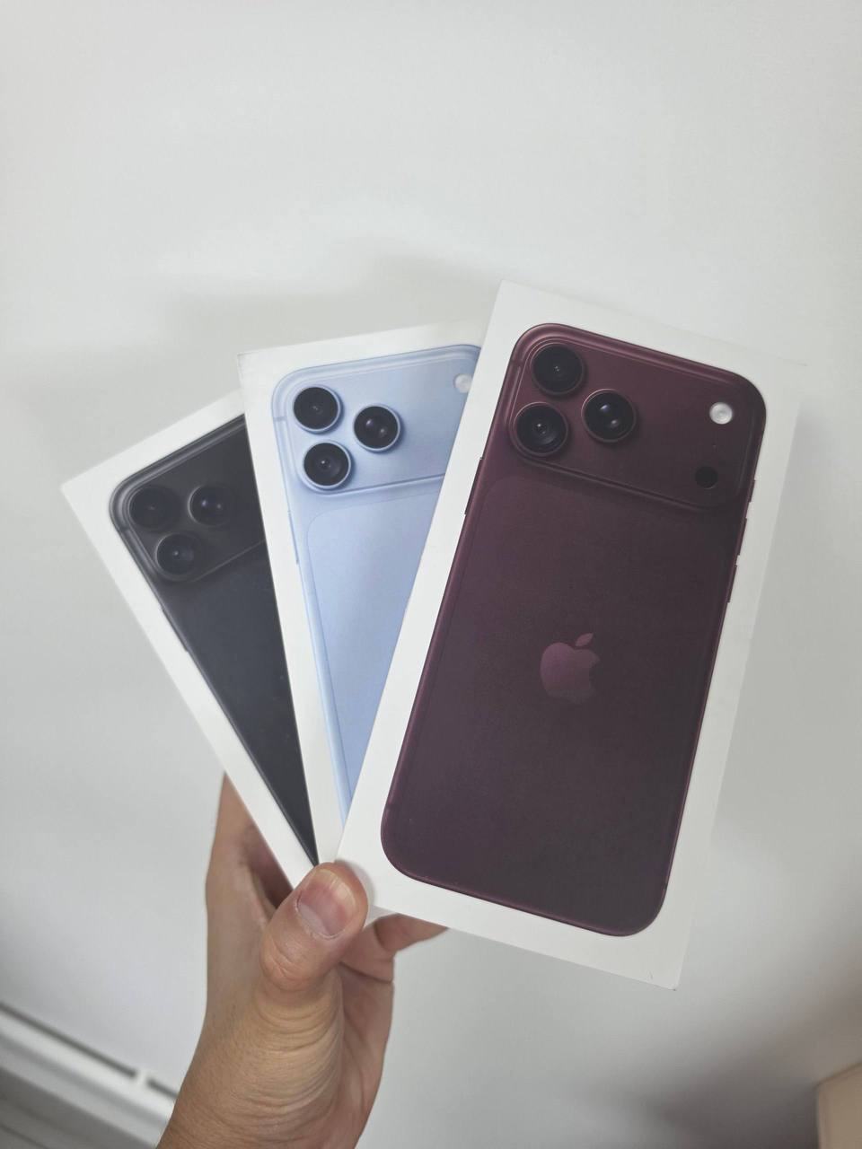 出售物品:18 系列 港版 未激活 18promax 256G 🔴2120$ 🔵2120$ ⚫️…