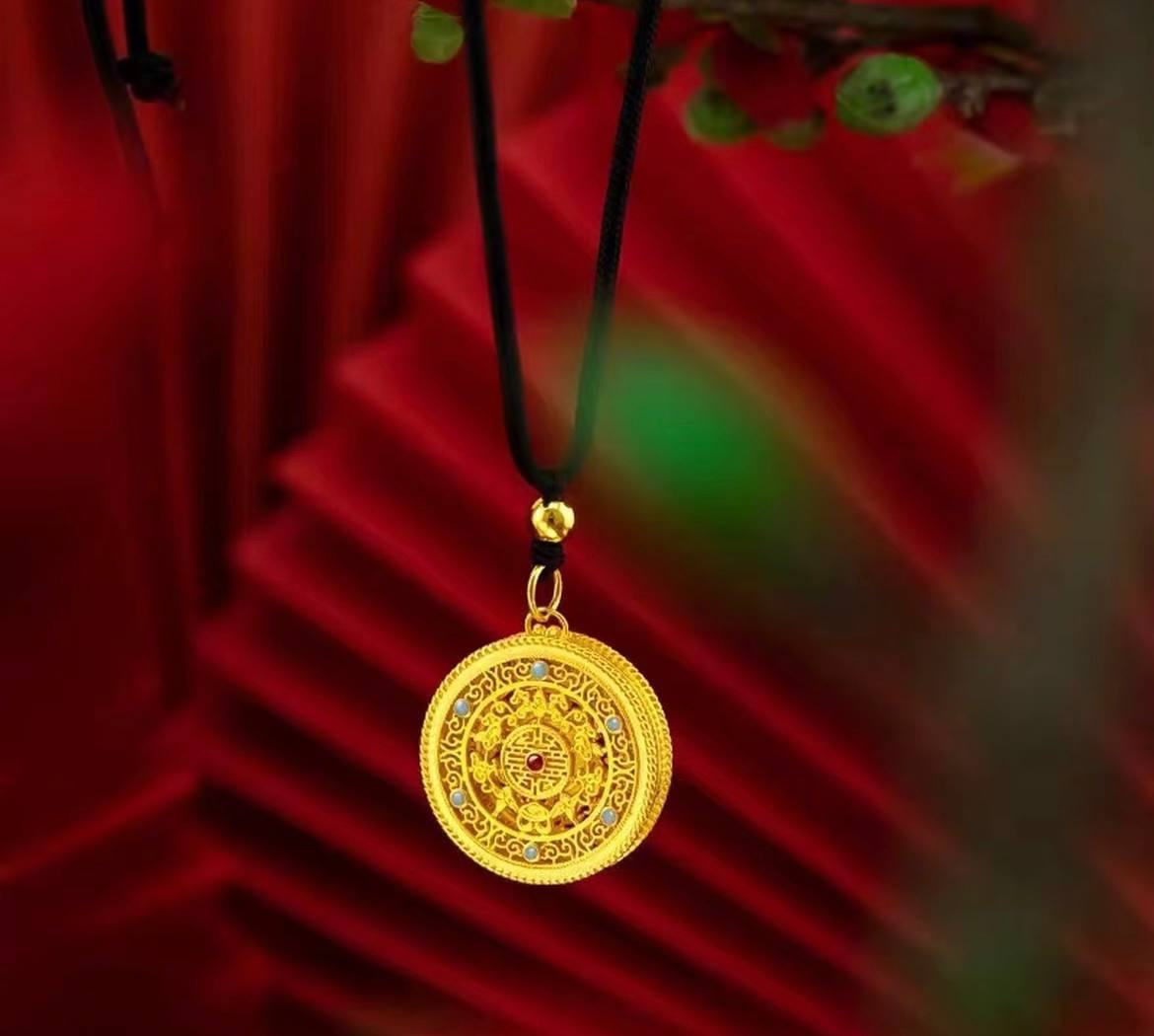 出售:吊坠 价格:私聊 位置:#西港 交易方式:自取 联系方式:@qingqing_5 物品介绍…