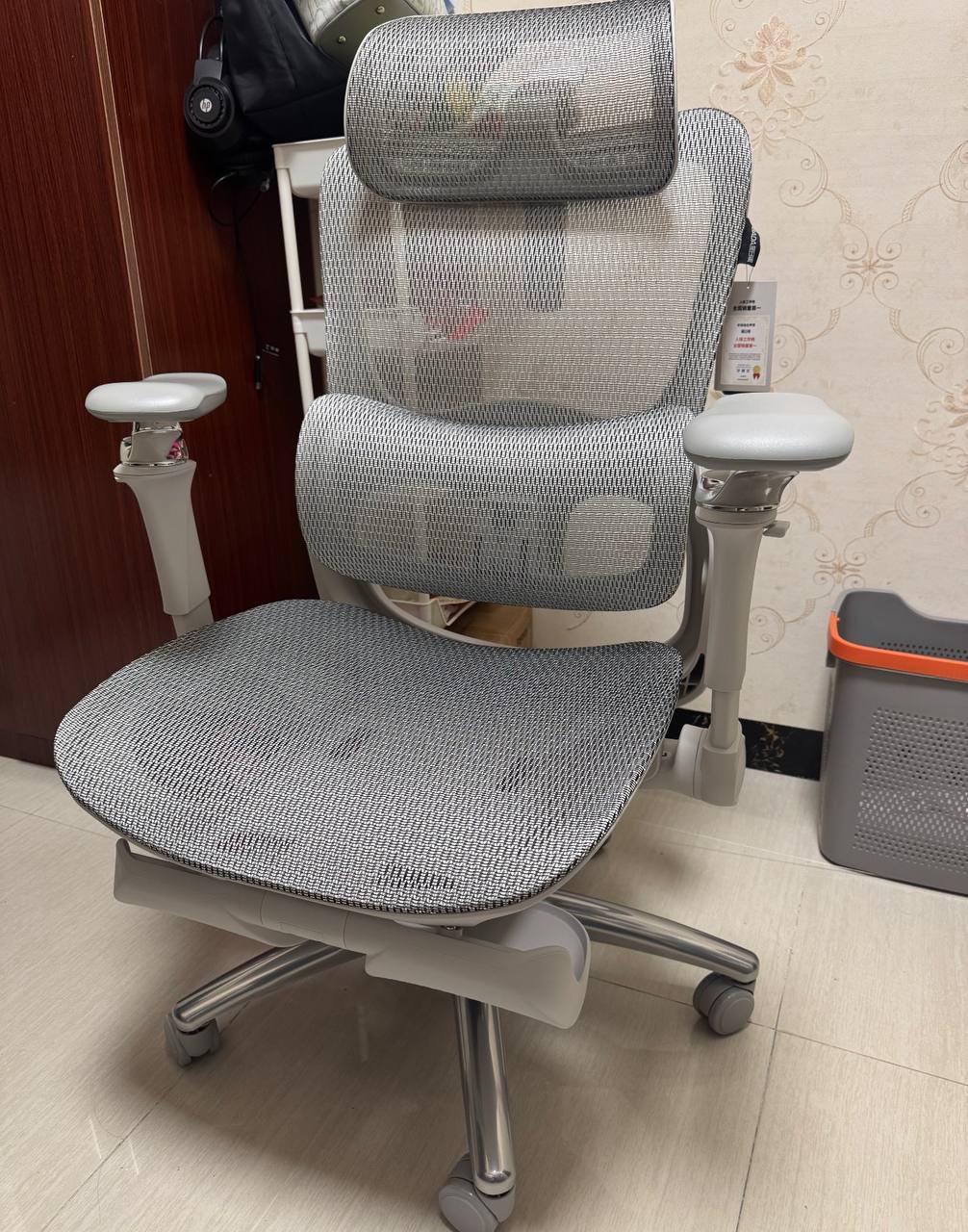 出售物品：维修工具30$ 一次没用过 斜挎包10$ 一次没用过 冰箱140$用一个月 准新状态 …