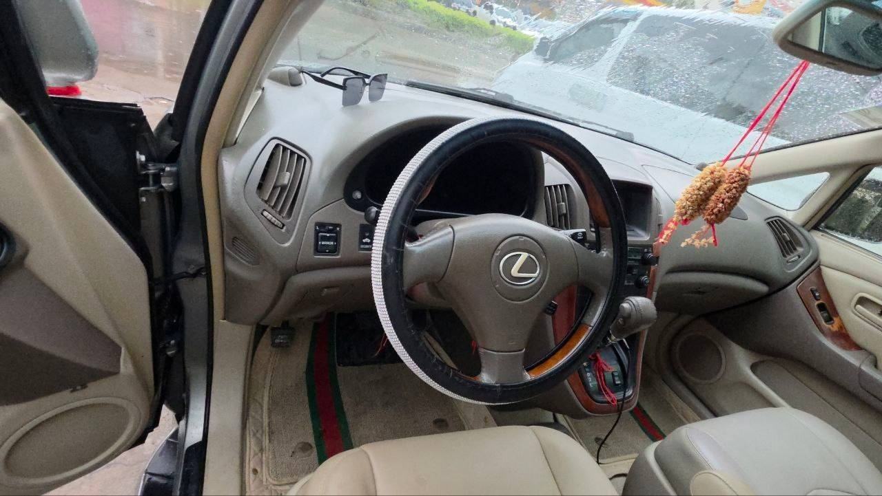 出售物品:雷克萨斯300 价 格:6000$ 商品类别:#汽车 位 置:#金边 4号路 联系方式…