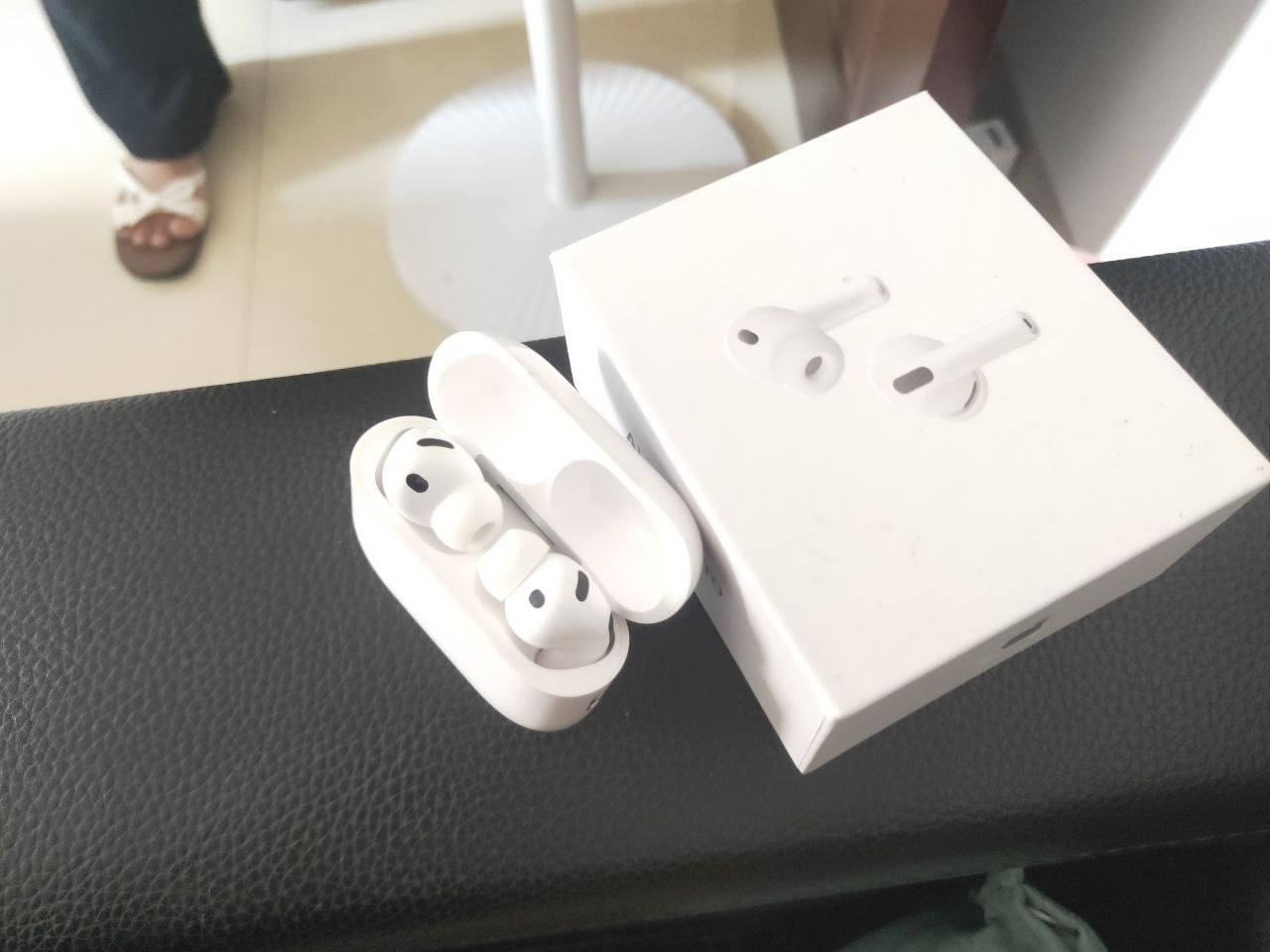 出售物品:苹果/AirPods pro3蓝牙耳机 价 格:耳机120$急出 位 置:西港 联系方…