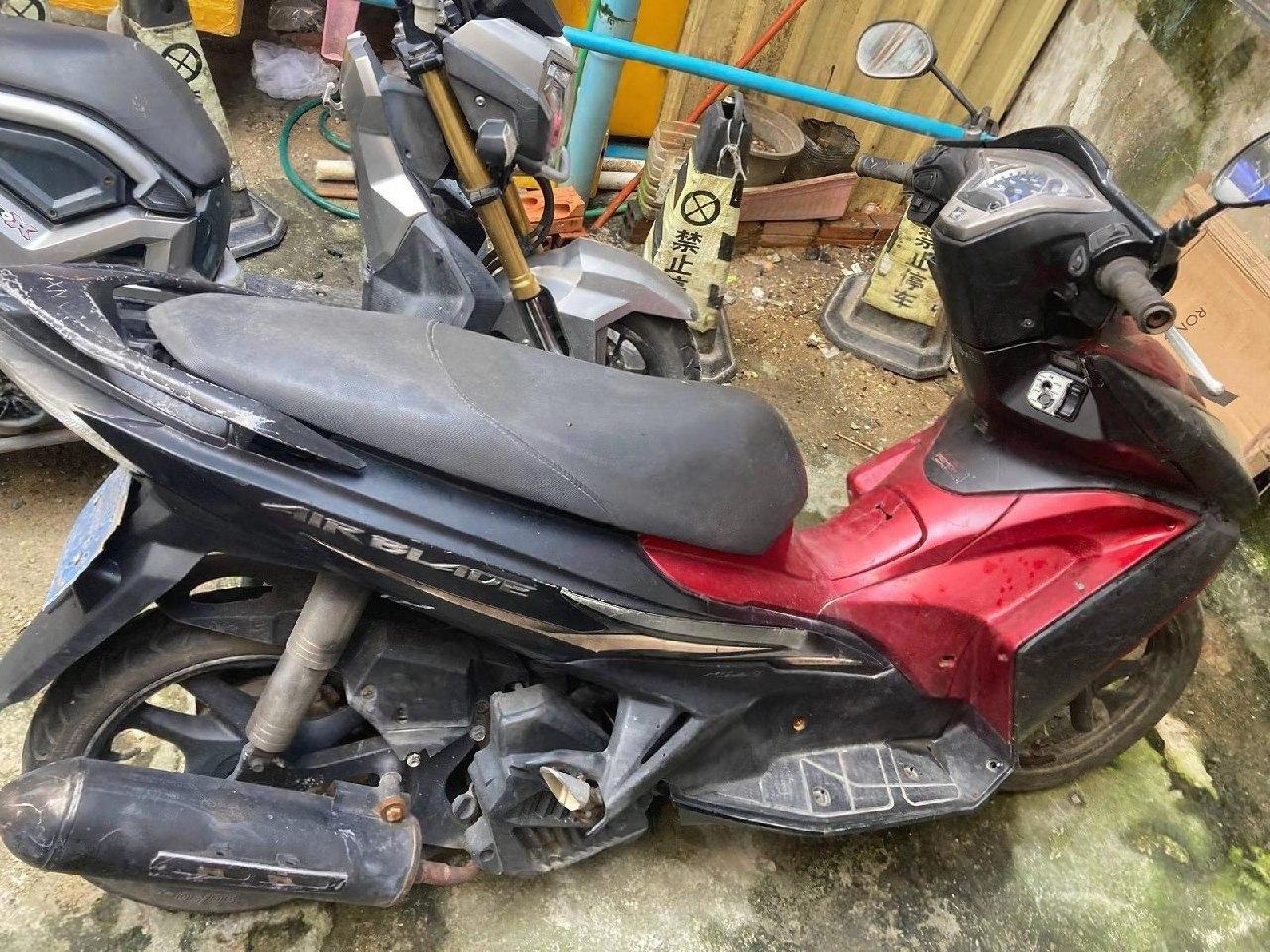 出售物品:大摩托车 价 格:200 商品类别:#汽车摩托 位 置:#西港 金贝1后面 联系方式:…