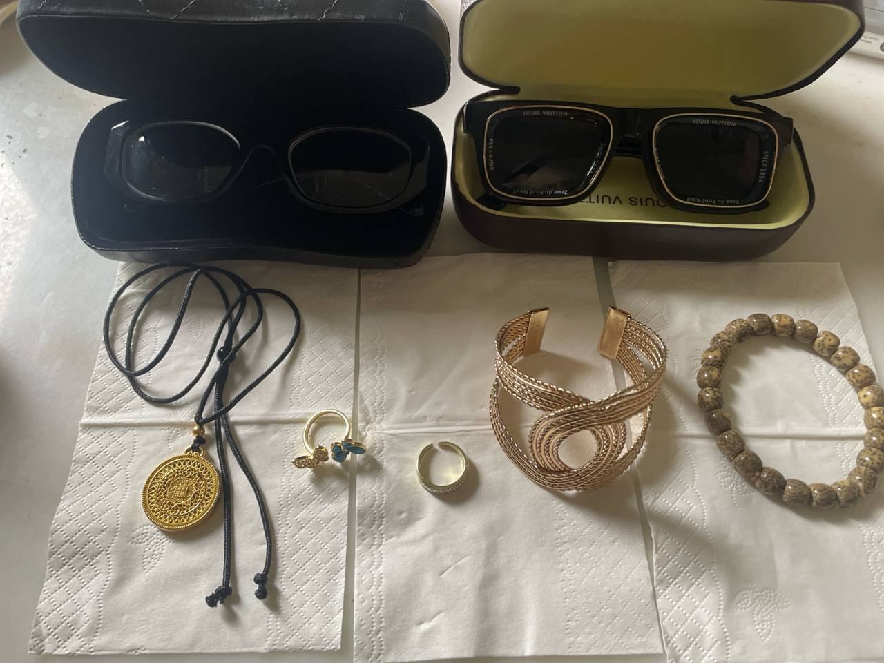 出售物品:闲置物品 价 格:私聊 位 置:西港 联系方式:@qingqing_5 交易方式:自取…