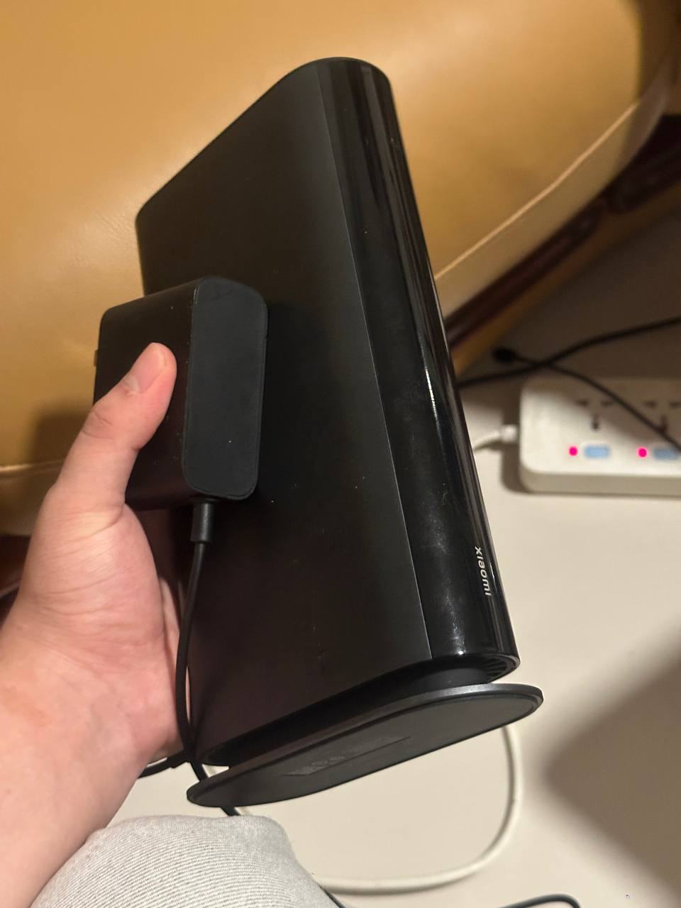 出售物品:小米路由器 价 格:25 位 置:金边炳发成 联系方式:@shayu1717 交易方式…