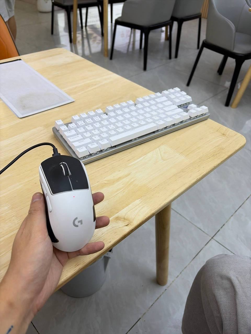 出售物品：台式电脑 价 格：私聊详谈 位 置：#金边 炳发城 联系方式：@huanian_888…