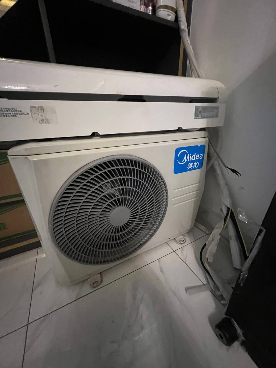 出售物品:美的1.5匹空调(省电星) 价 格:150$ 商品类别:#空调 位 置:#金边 3号路…