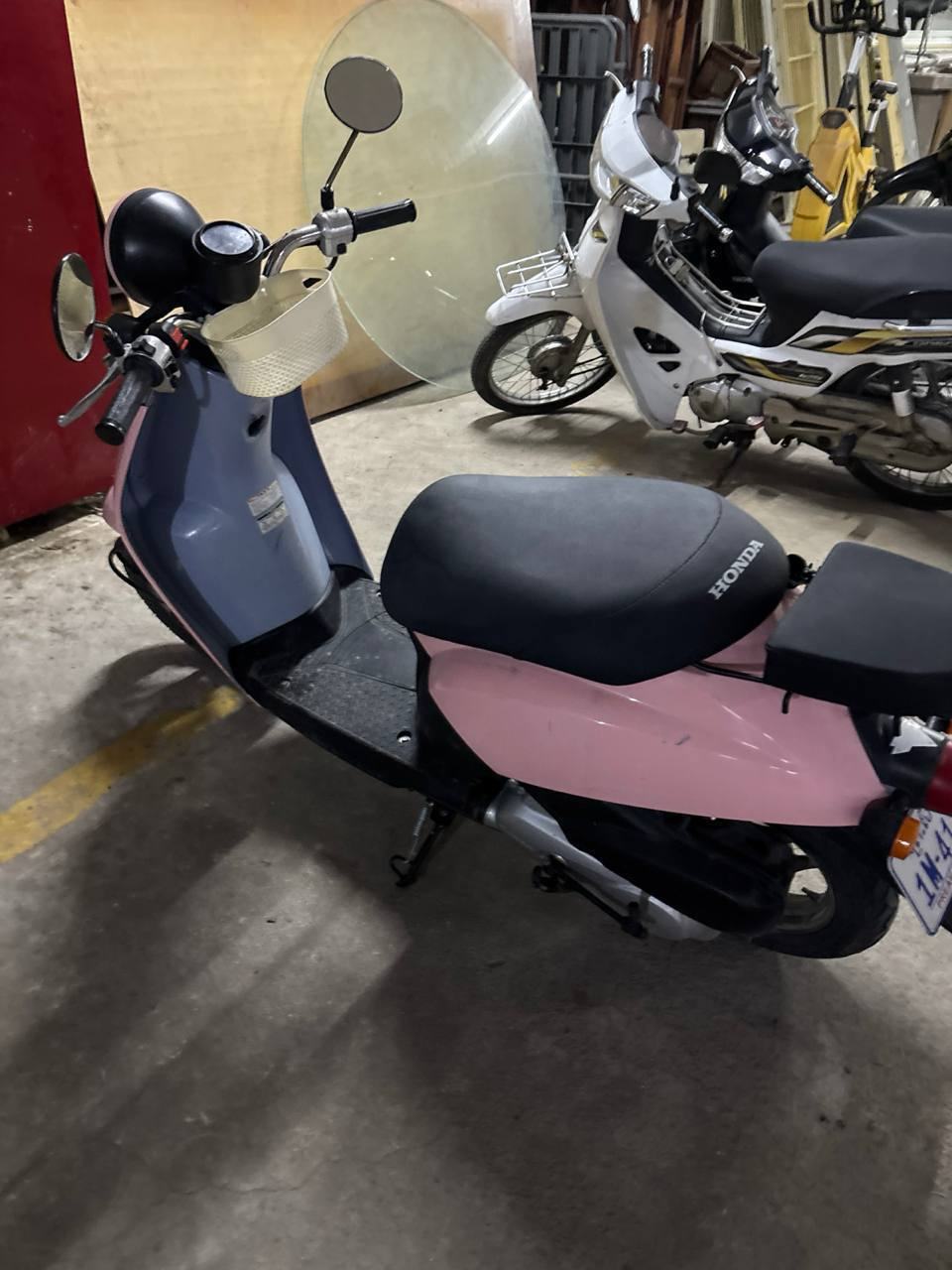 出售物品:加油的小黄摩托车 价 格:450USD 位 置:#西港 联系方式:@CWZJ10000…