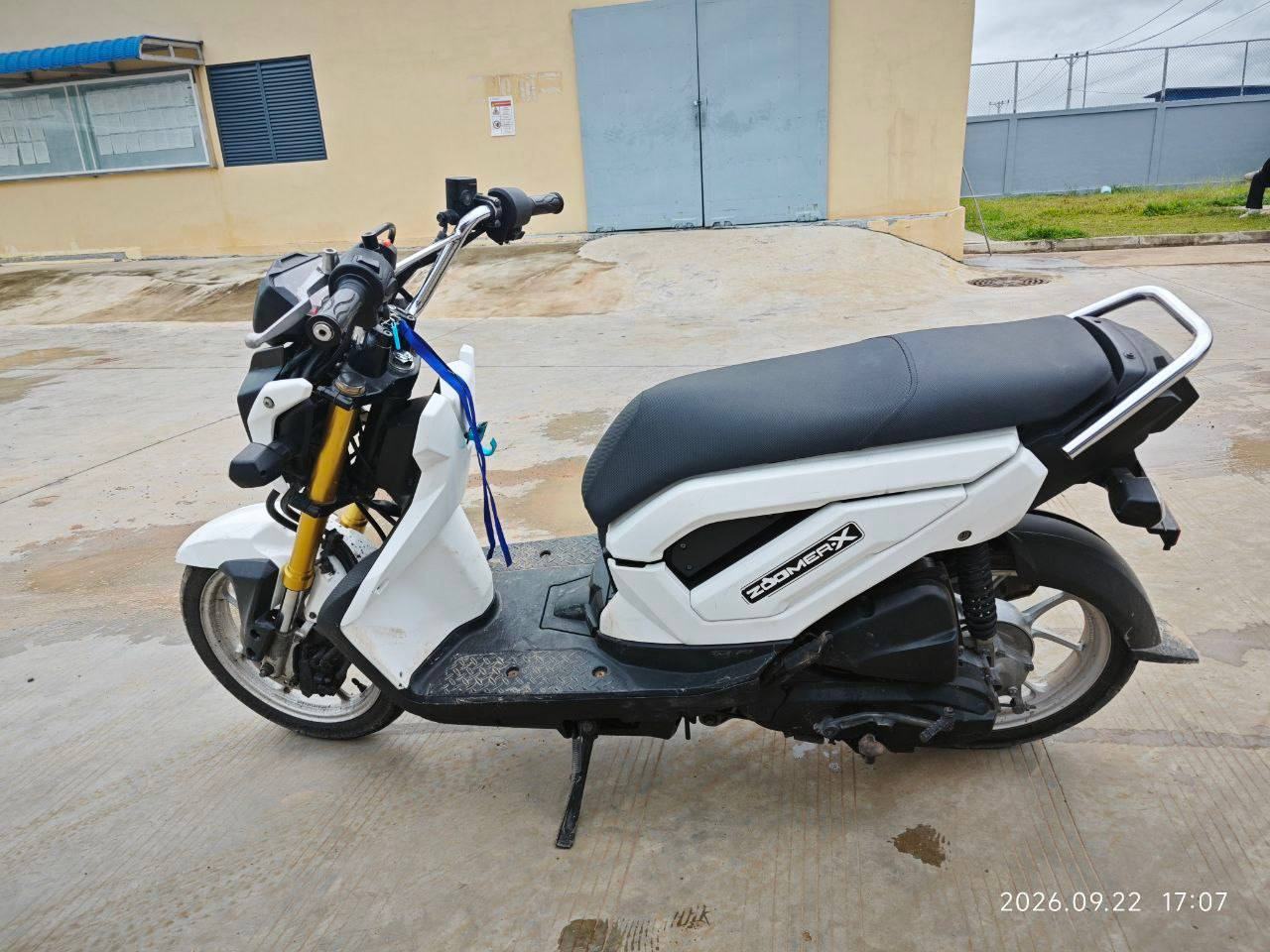 出售物品:zoomer x摩托车 价 格:350 位 置:木牌 联系方式:@yexunz 付款方…