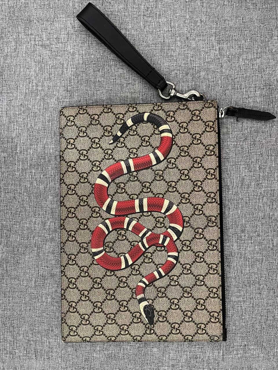 出售物品:正版Gucci GG Supreme Bestiary Kingsnake Pouch…