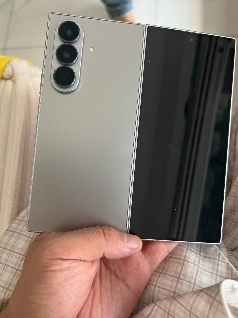 出售物品: 三星ZF7512G 价 格:1100 商品类别:原装机没有磕碰,新机才三个多月 位 …