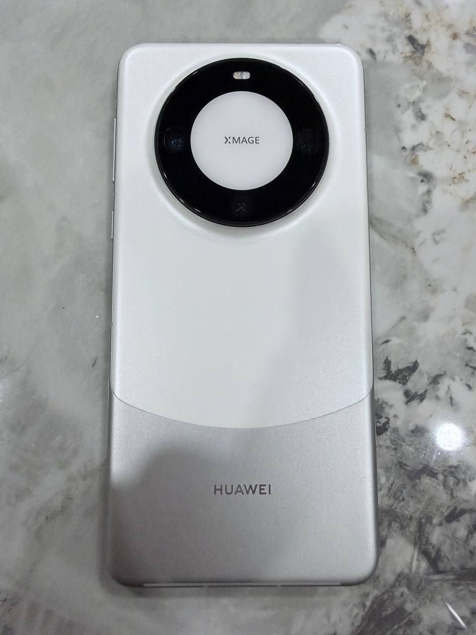 出售物品:华为Mate60 pro 价 格:300 位 置:#西港 联系方式:@dxl55555…