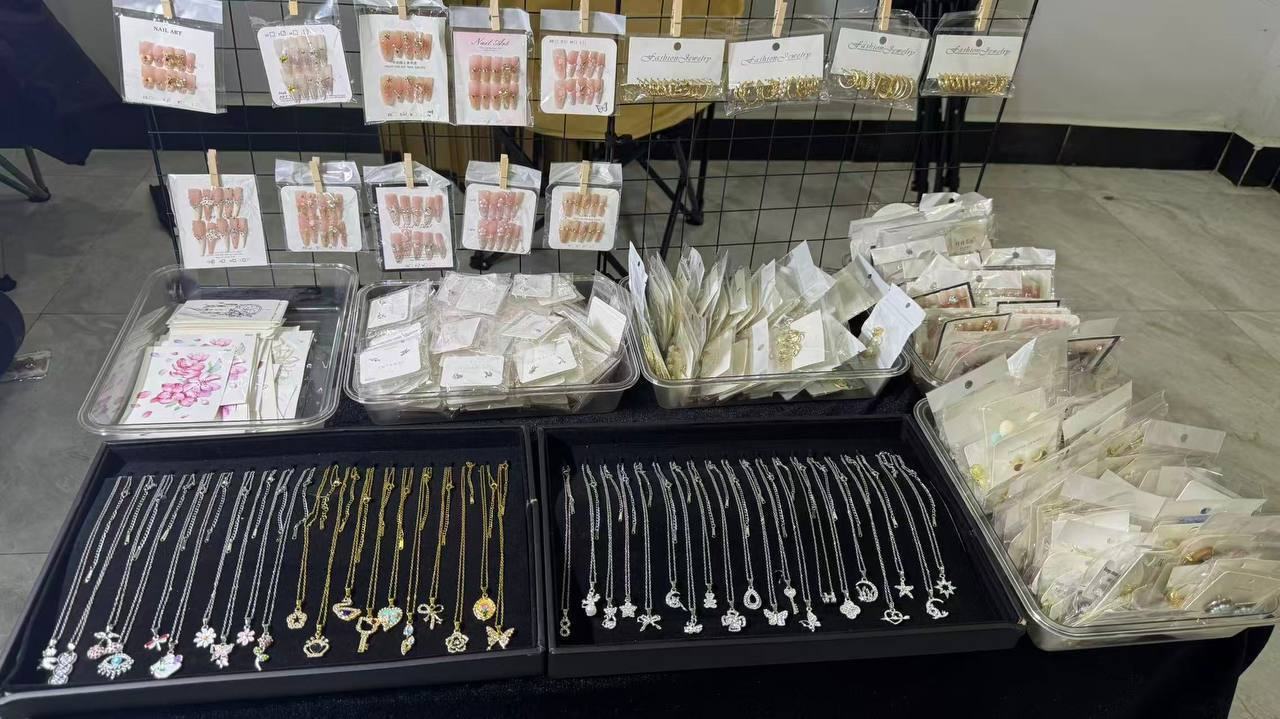 出售物品:装饰品 价 格:150 商品类别:# 位 置:#金边炳发成 联系方式:@aijiaji…