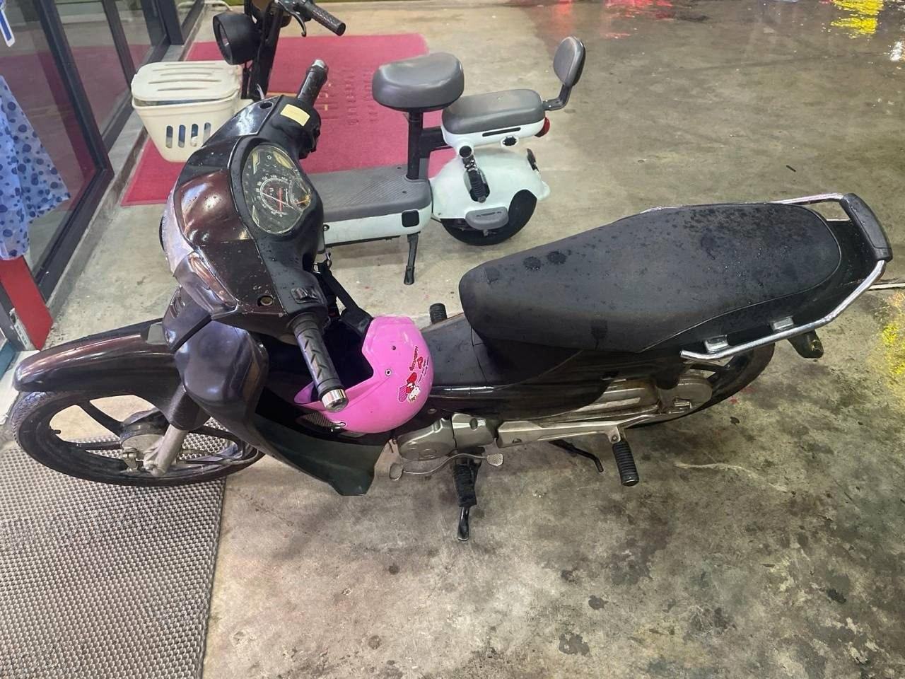 出售物品:本田挂档摩托车 价 格:400 商品类别:#汽车摩托 位 置:#西港 帝豪附近 联系方…