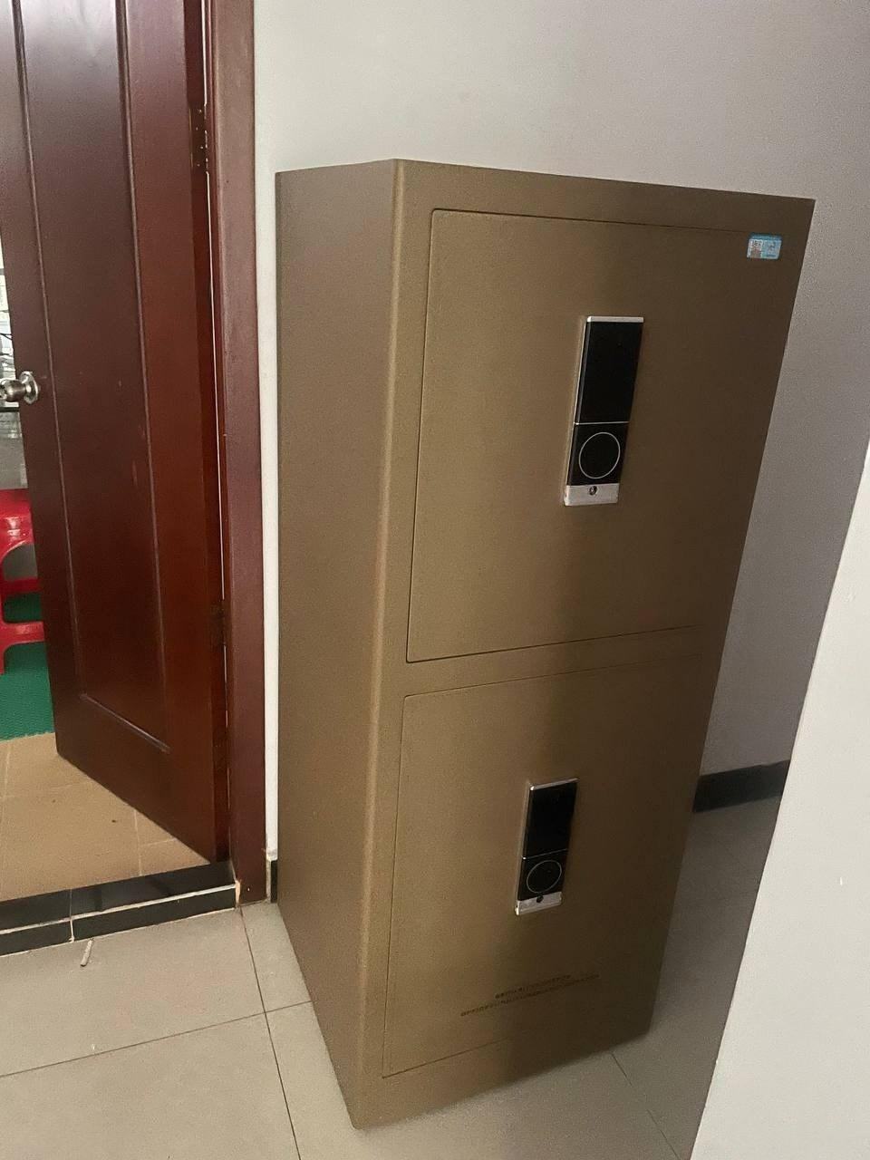出售物品:上下两层保险柜 价 格:130…