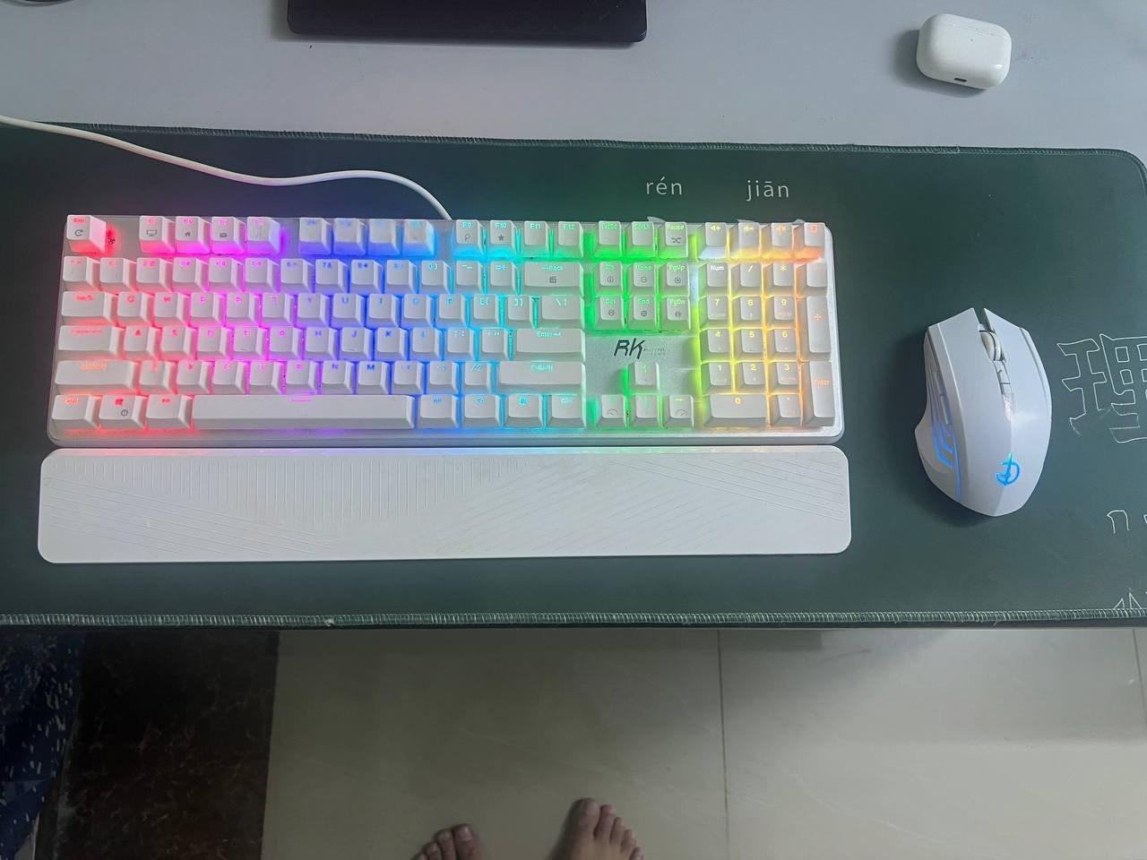 出售物品:键盘+无线电竞鼠标 价 格:3…