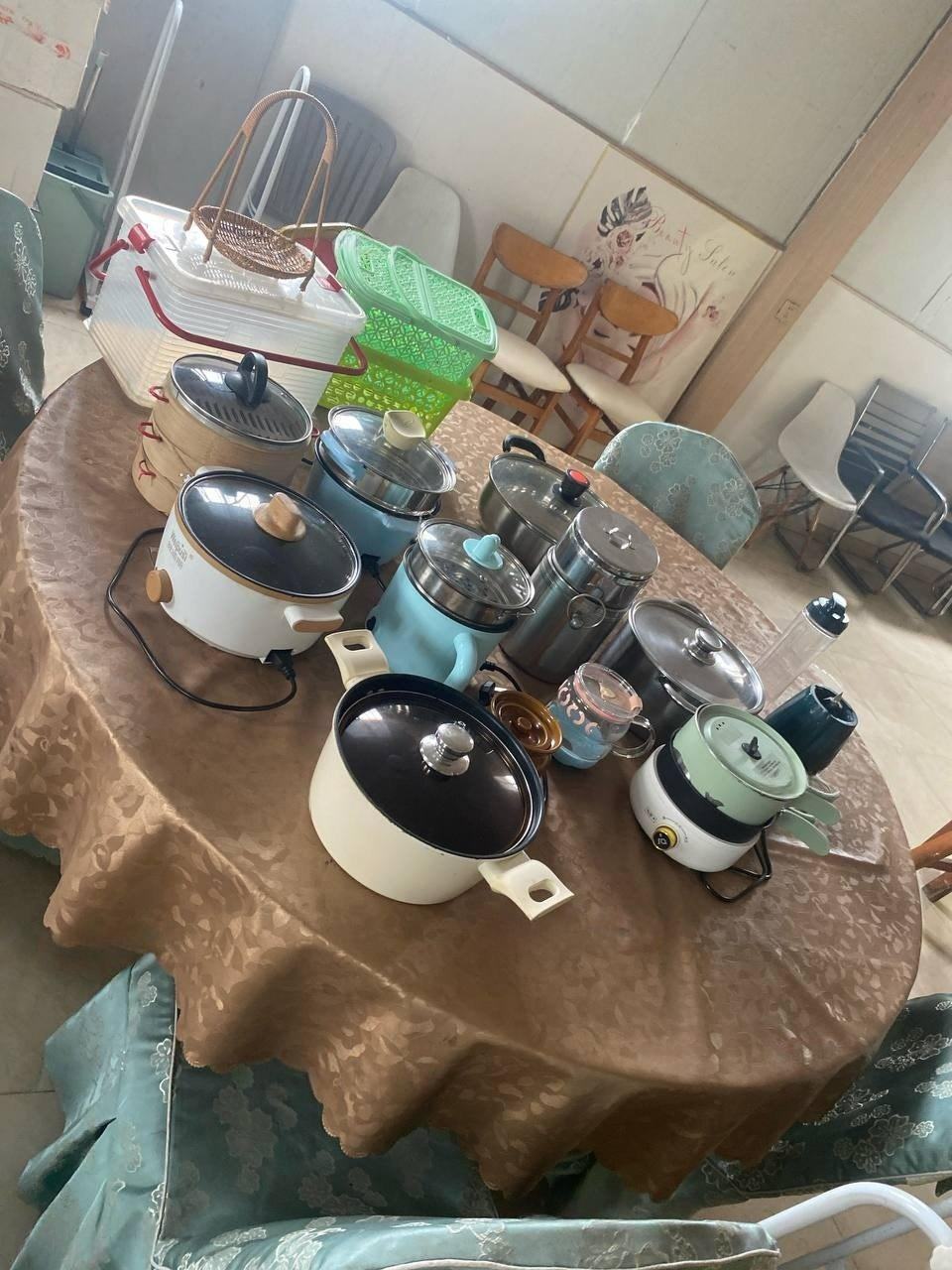 出售物品:酒店用品 + 空调 + 洗衣机 + 冰箱 + 厨房厨具一整套 + 酒店床单被罩浴巾毛巾…