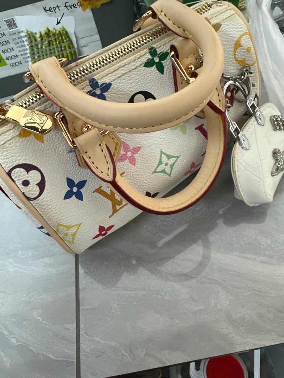 出售物品:包 价 格:20 商品类别:#…