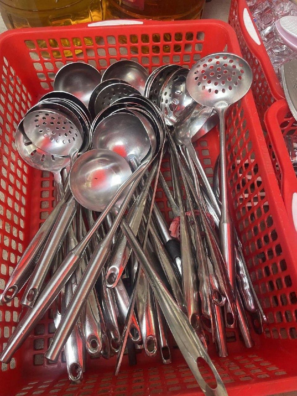 出售物品:店铺清货 价 格:2 USD 商品类别:#家具家电 位 置:#金边 旧机场 联系方式:…