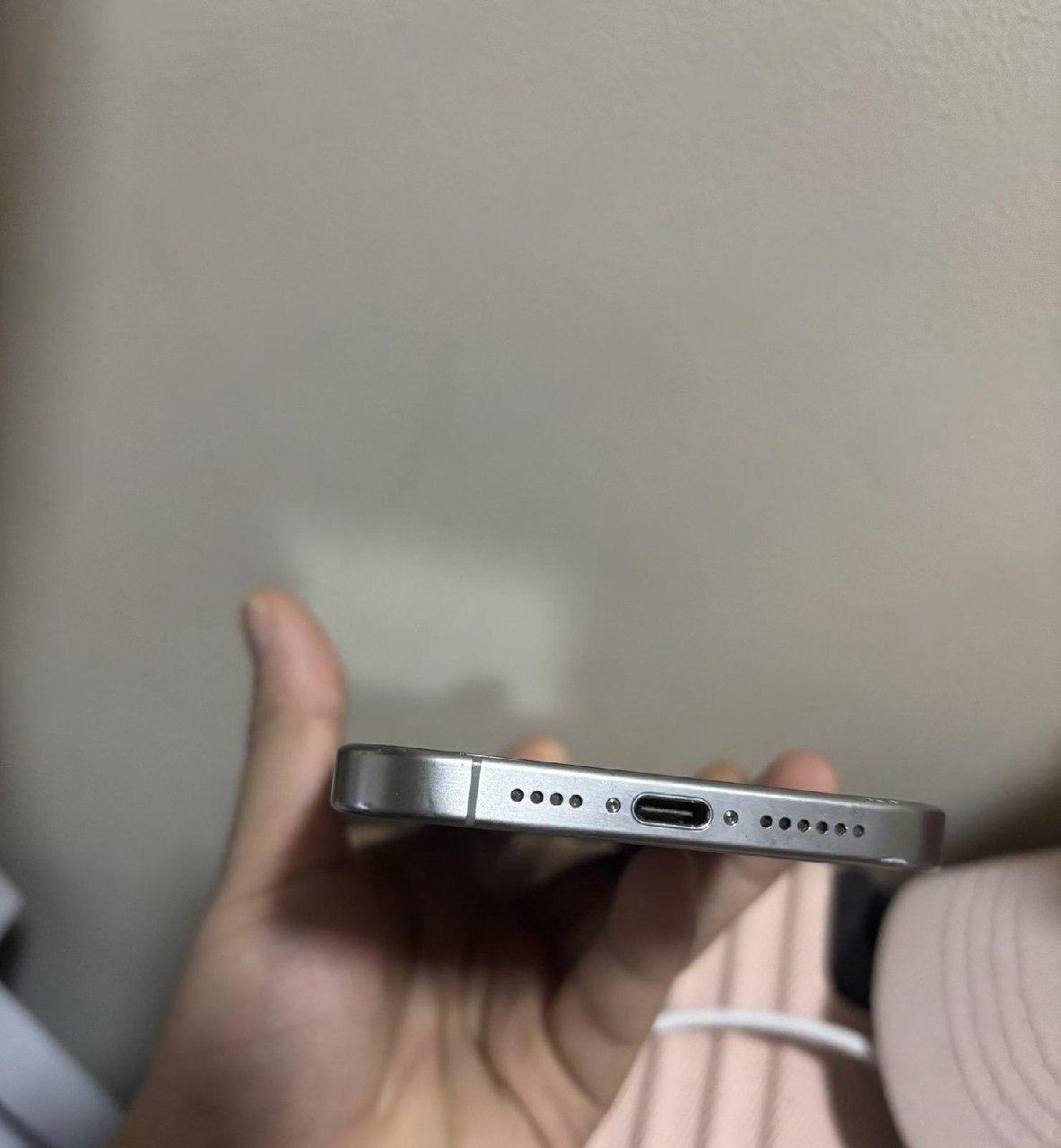 出售物品:苹果15promax 便宜出 价 格:550 商品类别:#手机数码 位 置:#西港 西…