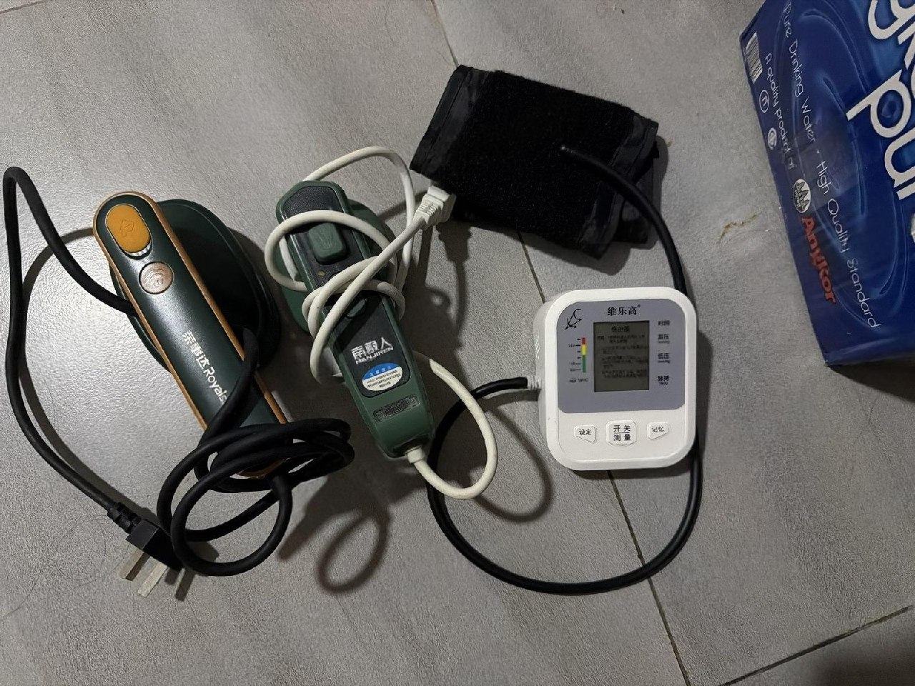 出售物品:血压计,熨斗2个打包 价 格:20 商品类别:#手机数码 位 置:#西港 联系方式:@…