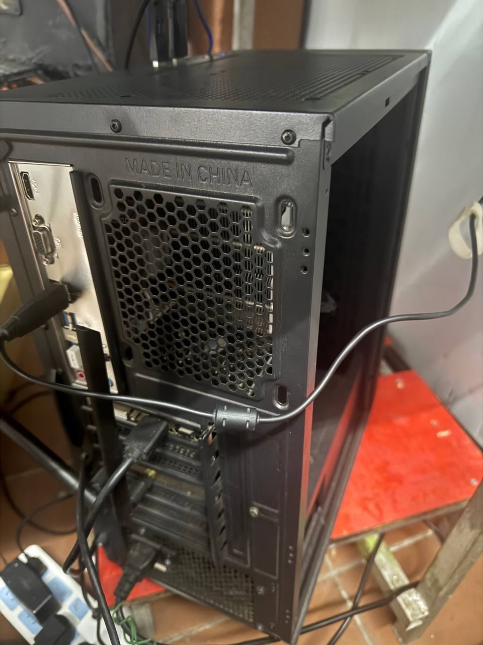 出售物品:i5-12代台式机 价 格:268$ 商品类别:电脑办公 位 置:#西港 联系方式:@…