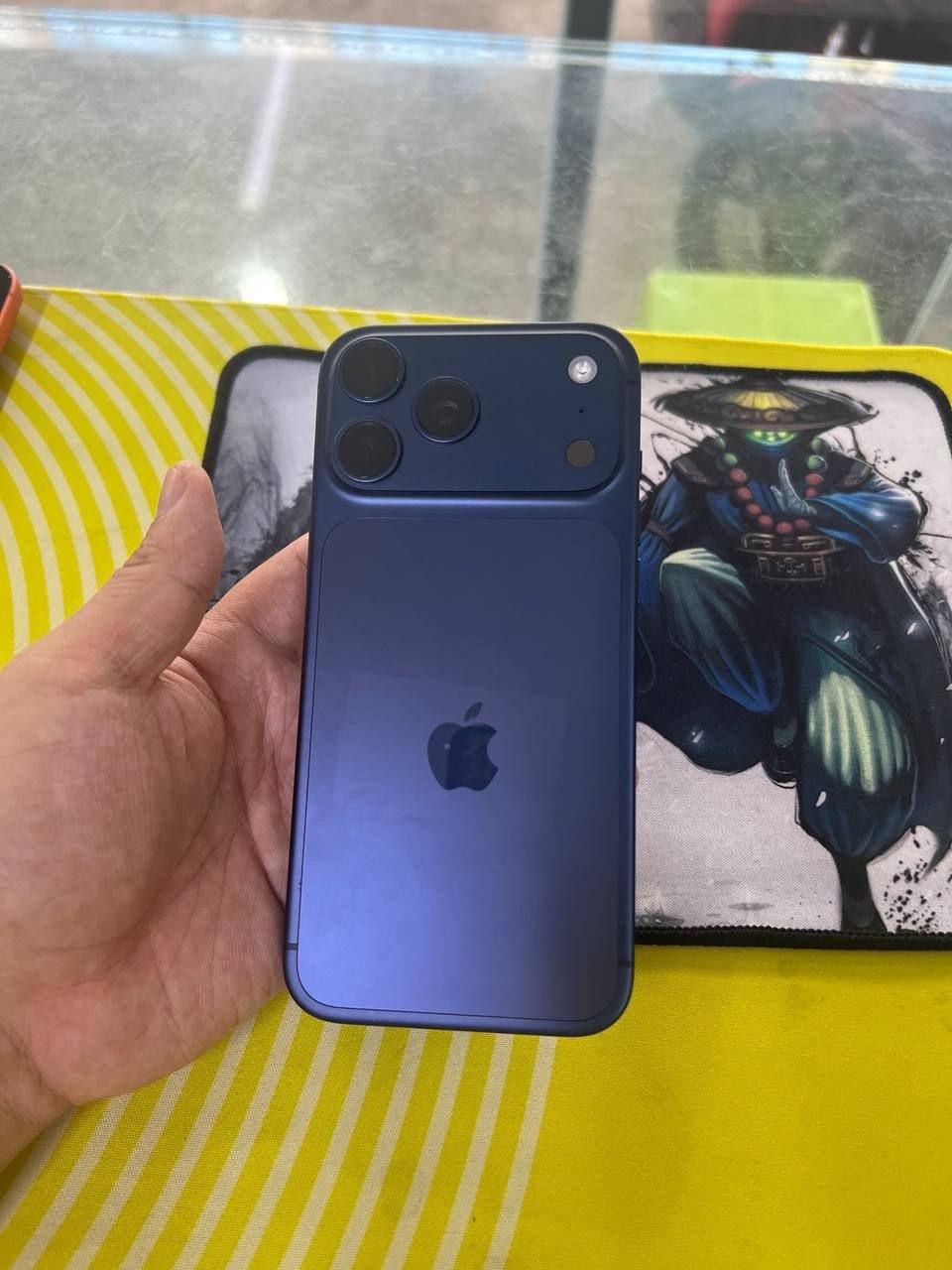 出售物品: 17 Pro Max 256G 价 格:1180 商品类别:原装机刚激活半个月充电1…