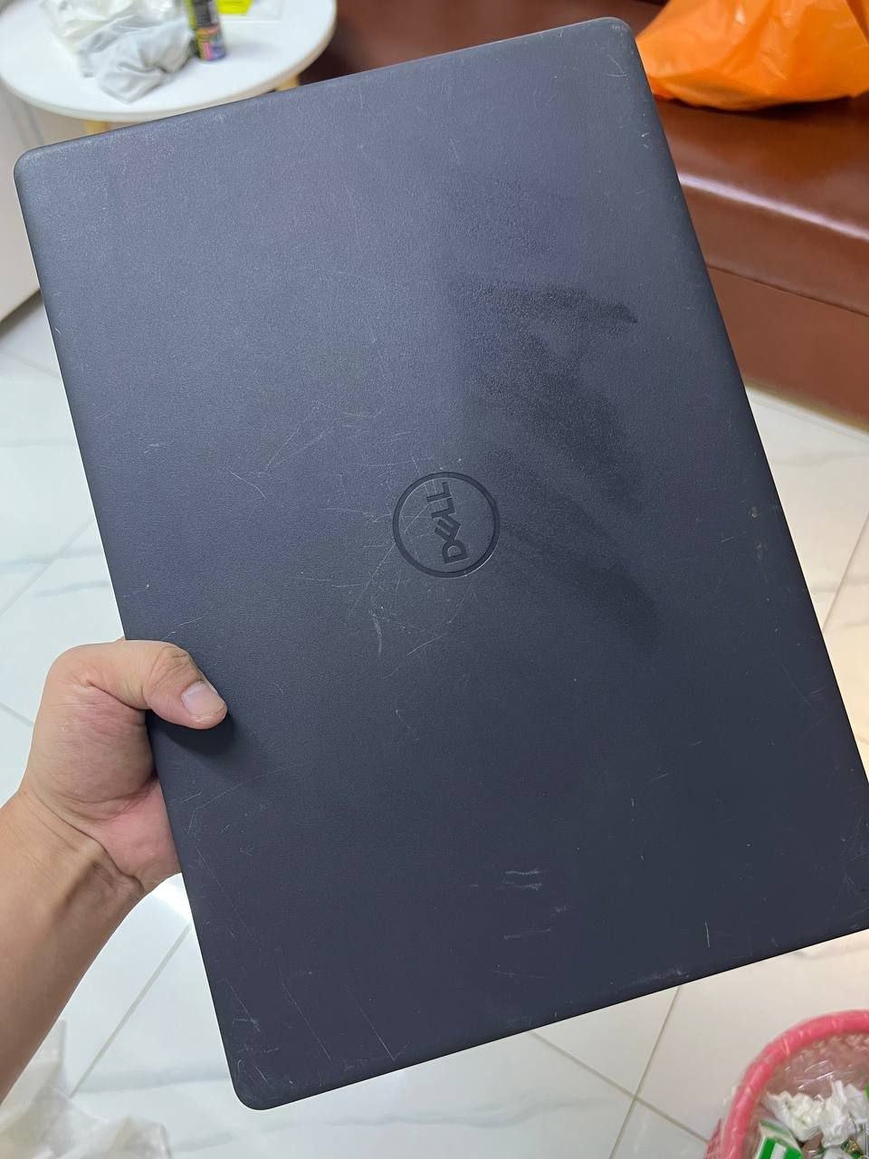 出售物品:戴尔笔记本电脑 价 格:280 商品类别: 位 置:#星际赌场附近 联系方式:@xia…