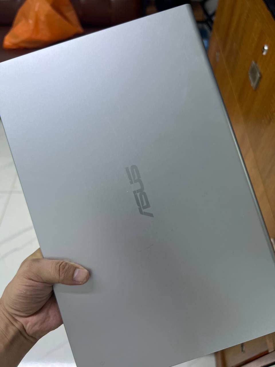 出售物品:华硕笔记本电脑 价 格:350 商品类别: 位 置:#星际赌场附近 联系方式:@xia…