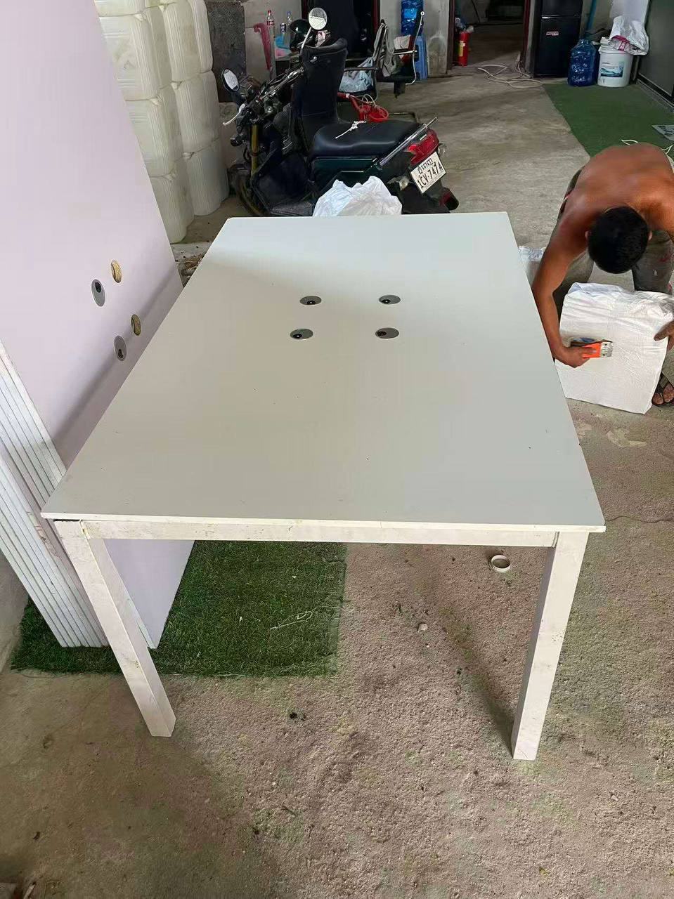 出售商品:1米6白色工位桌 价 格:19$/张 商品类别:#办公 位 置:#金边 3号路 联系方…