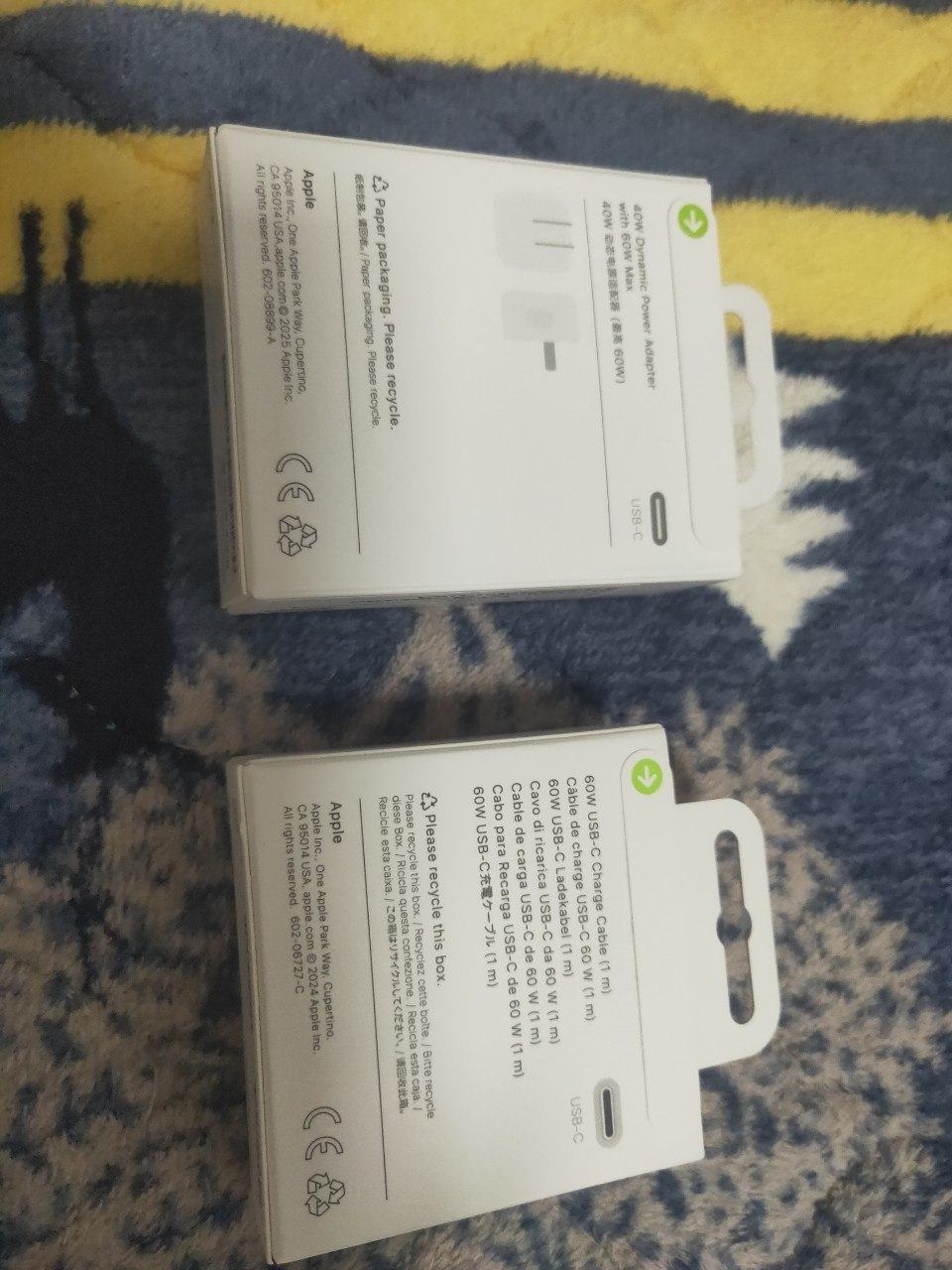 出售物品:Apple/苹果 40W 动态电源适配器,1米充电线 价格:充电头25$,线15$ 位…