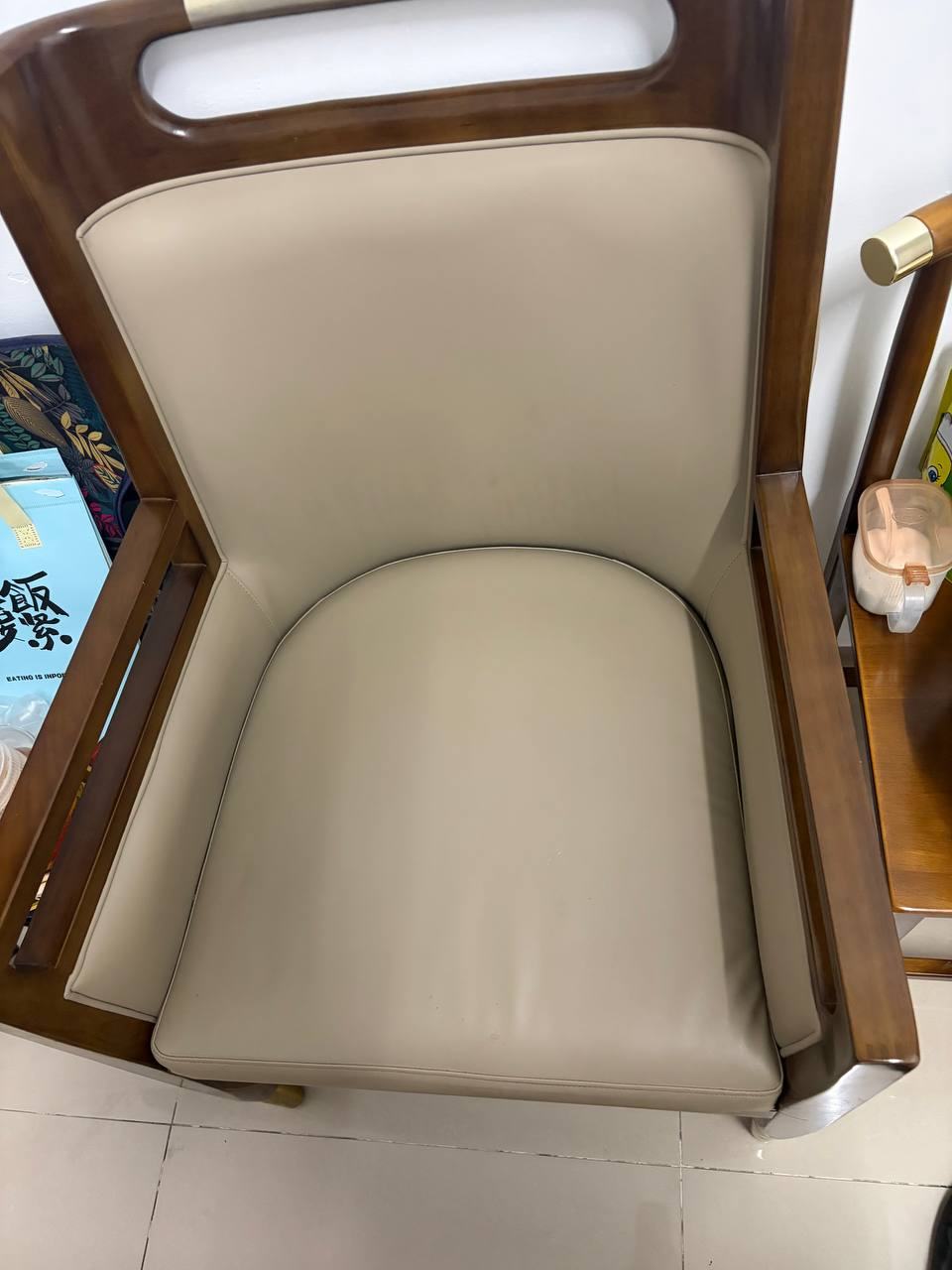 出售物品：新中式实木软包洽谈椅 价 格：30USD 商品类别：#家具家电 位 置：#西港 联系方…