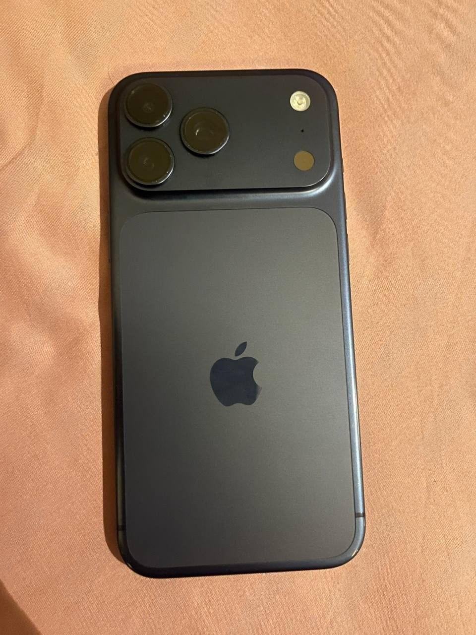 出售物品:17PM 价 格:1138 商品类别:#手机数码 位 置:#西港 海豚独立广场 联系方…