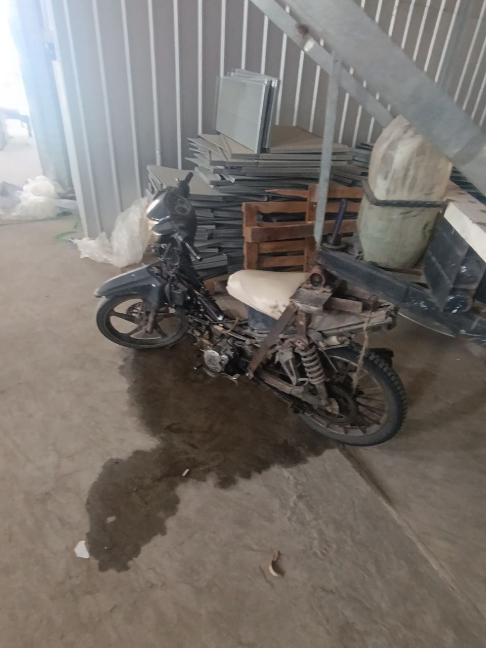出售物品:三轮车 价 格:私聊 位 置:河内路 联系方式:@duoduo11245 交易方式:自…