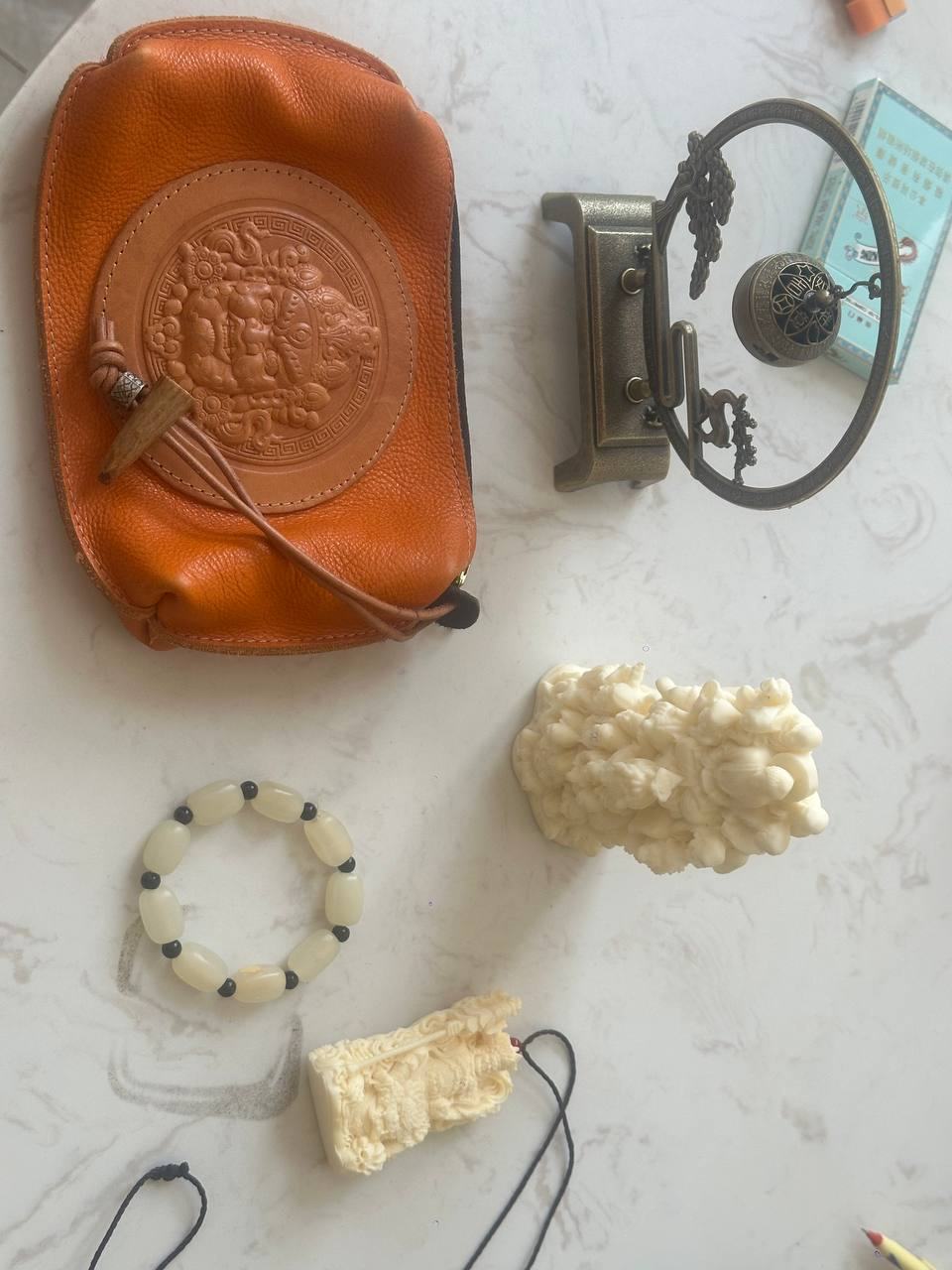 出售物品:手工文玩包 价 格:私信 商品类别:# 位 置:#西港 星际 联系方式:@aijiaj…