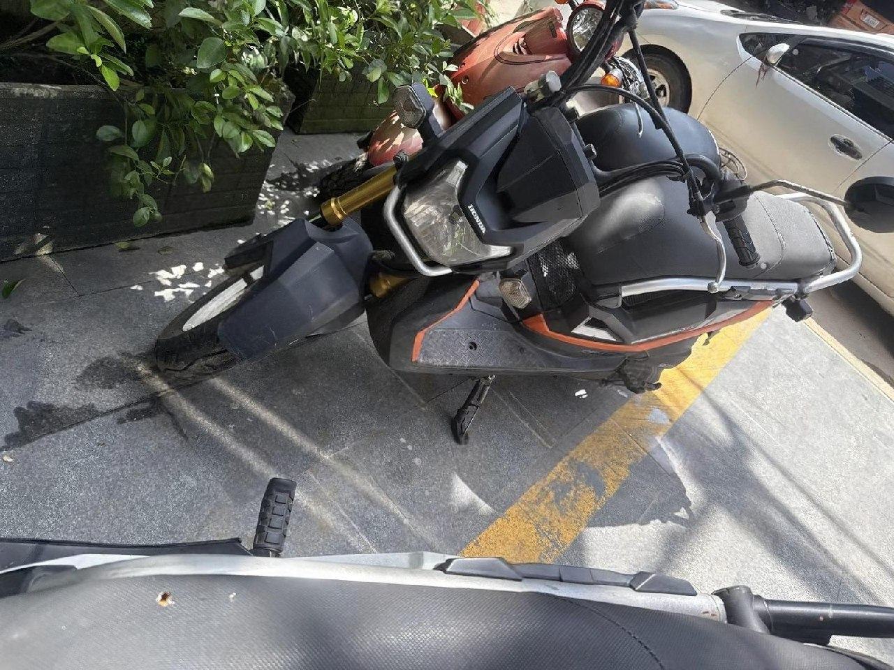 出售物品:祖马摩托车 价 格:450 USD 商品类别:#汽车摩托 位 置:#西港 OB四分区 …