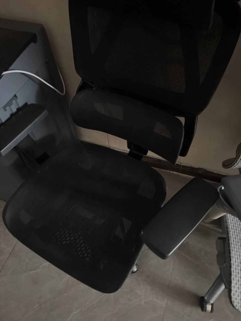人体工学椅子 💺黑色40$ 💺灰色50$ 插排 3$ 空调遥控器5$ 马桶盖子宽34长40 10…
