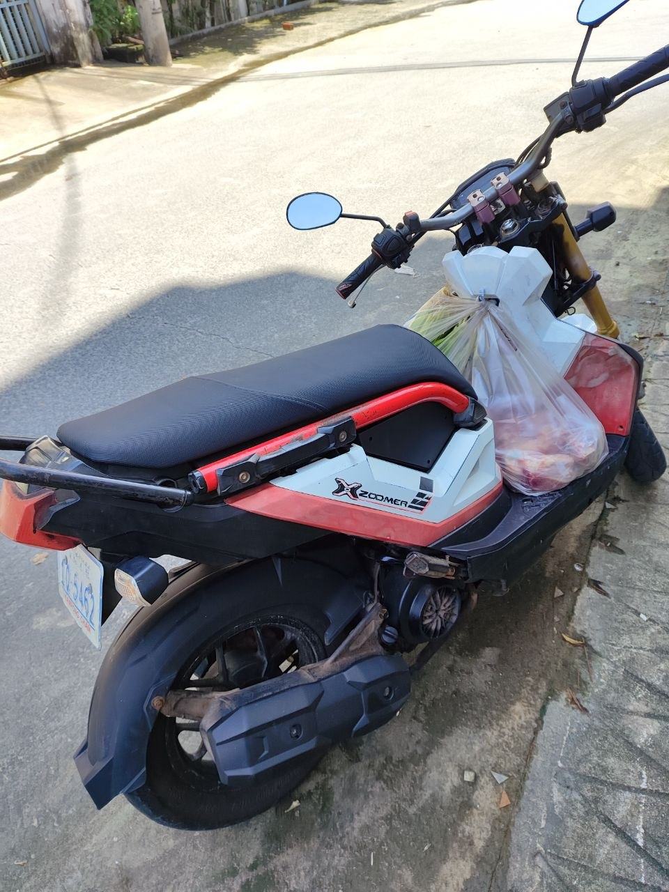 出售:本田祖玛摩托车 价格:288 位置:红灯笼附近 交易方式:自取 联系方式:@ZH86219…
