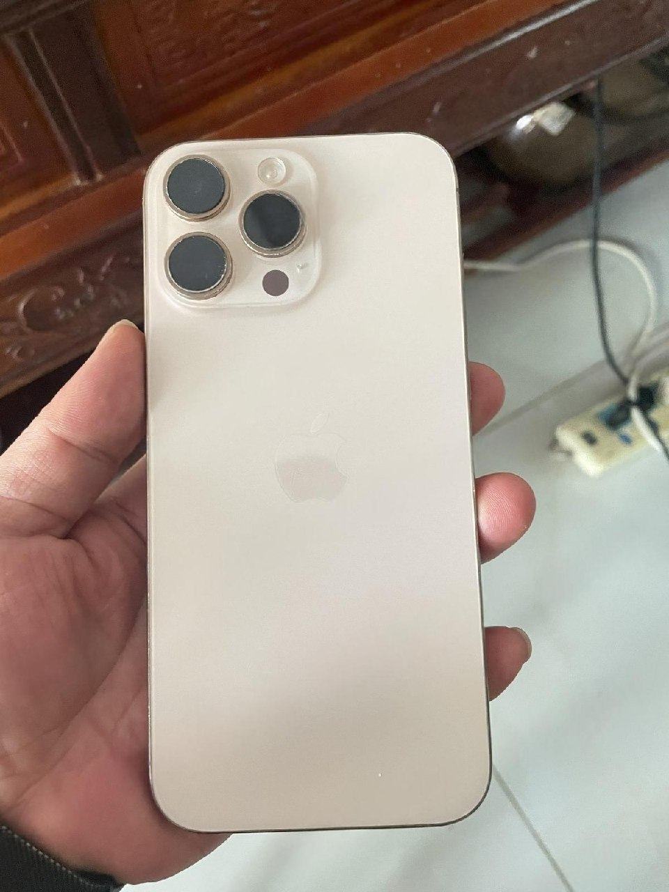 出售物品：iphone 16 PM 价 格：750 USD 商品类别：#手机数码 位 置：#西港…