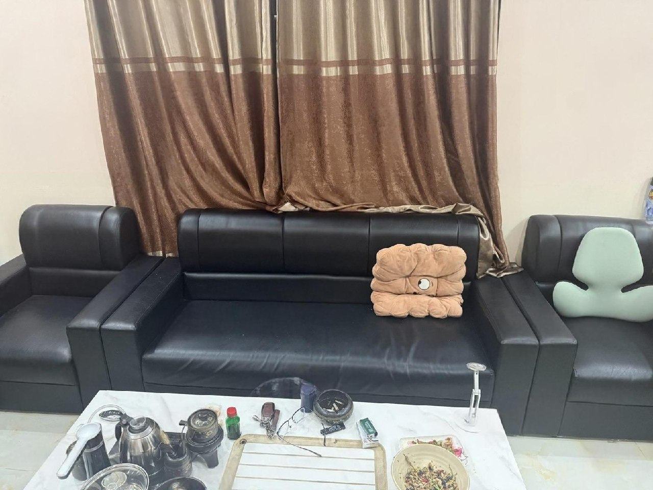 出售物品:沙发处理 价 格:99 USD 商品类别:#家具家电 位 置:#西港 到了电话联系 联…