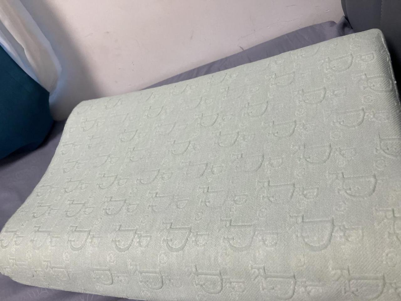 出售物品：泰国乳胶枕只使用半个月 价 格：15 USD 商品类别：#手机数码 位 置：#西港 联…