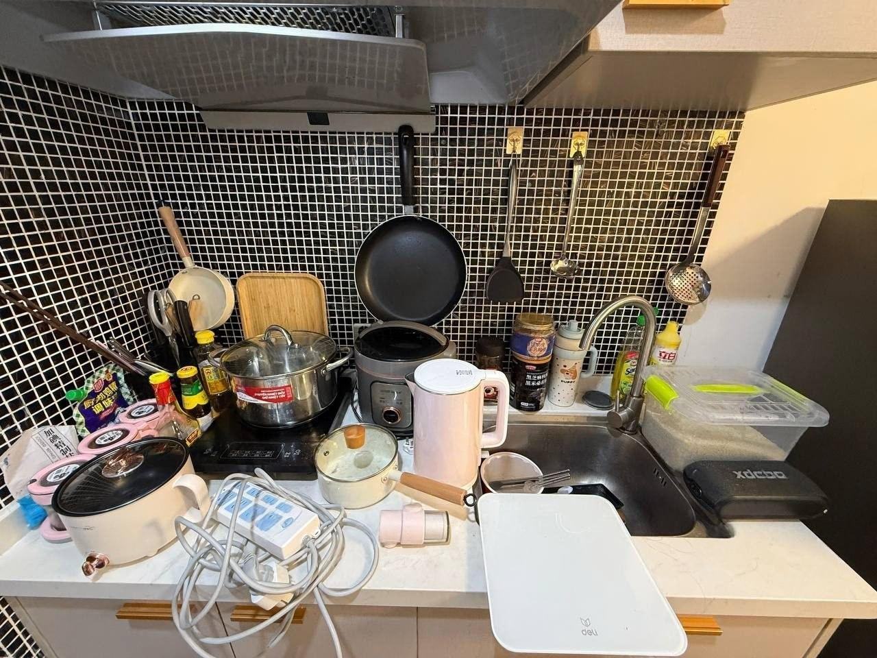 出售物品:有意私聊详情超级便宜全部打包 价 格:私聊详谈 商品类别:#家具家电 位 置:#西港 …