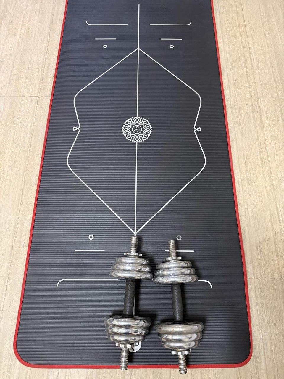 出售物品：瑜伽垫+哑铃 价 格：30 USD 商品类别：#生活闲置 位 置：#金边 联系方式：@…