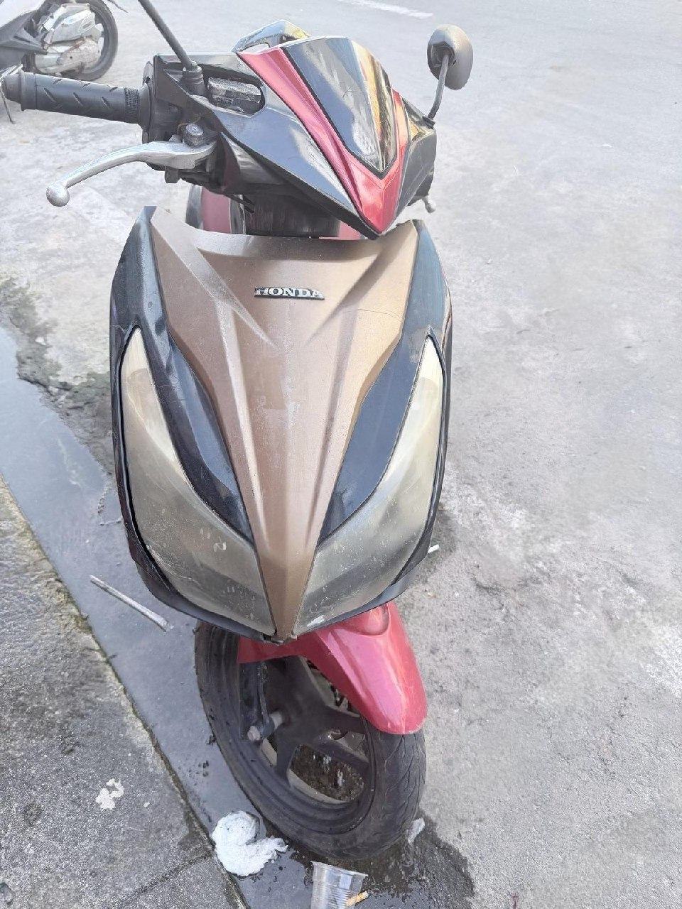 出售物品：本田弯刀摩托车 价 格：200 商品类别：#汽车摩托 位 置：#西港 联系方式：@ad…