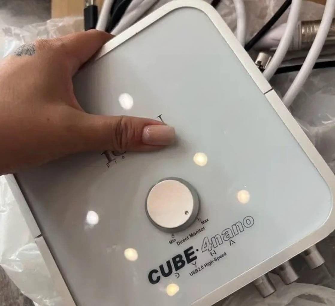 出售物品:cube声卡3套 价 格:私聊详谈 商品类别:#手机数码 位 置:#西港 海豚附近 联…