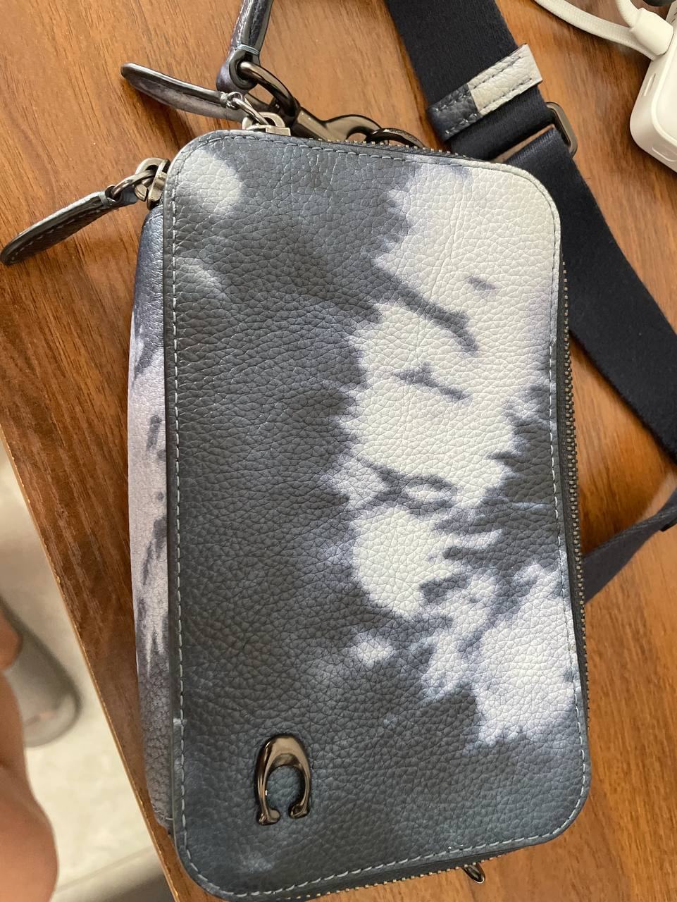 出售:蔻驰包 价格:260💲(🉑小🔪) 位置:金边(太子寰宇) 联系方式:自取 联系方式:@Ts…