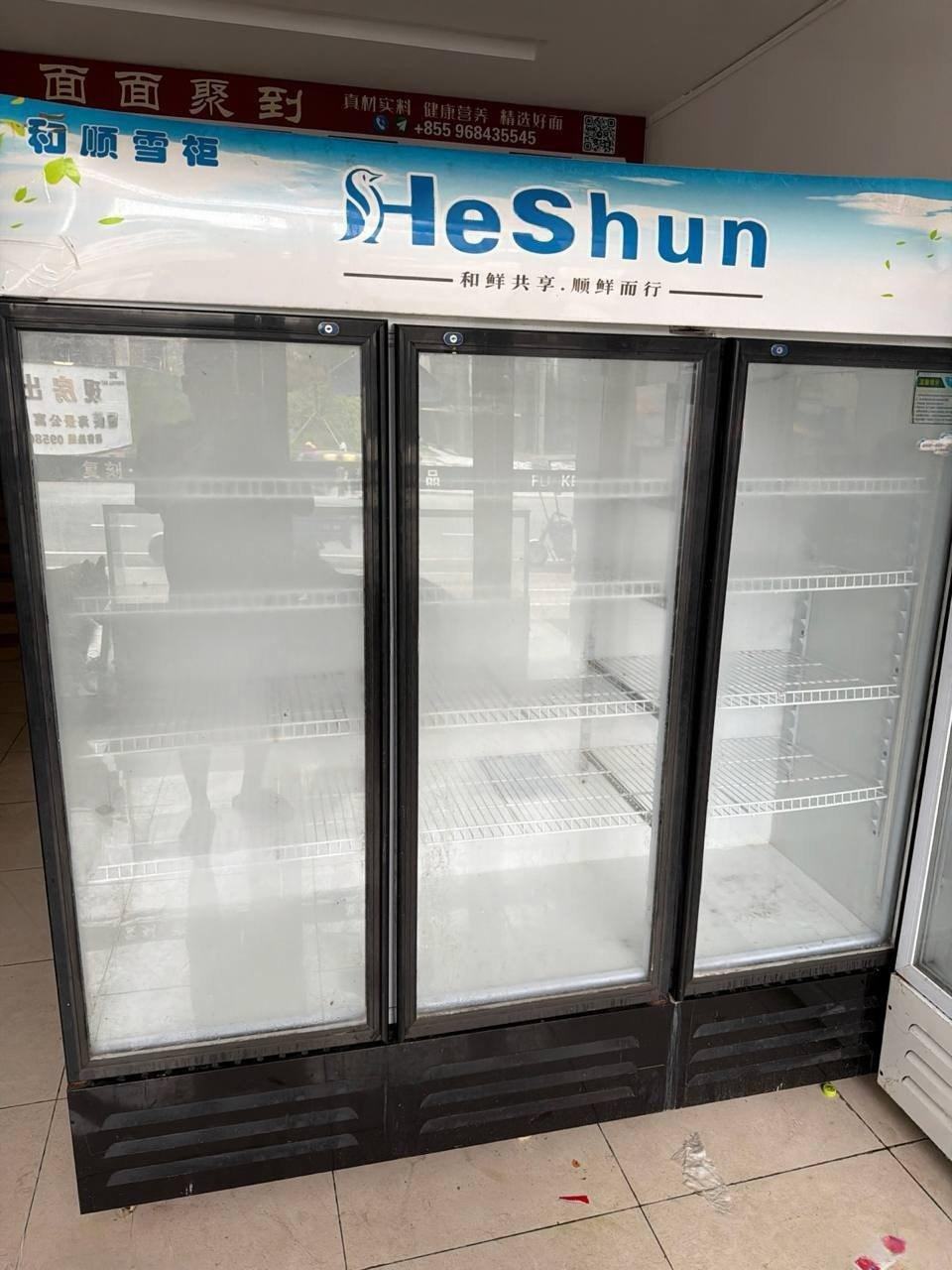 出售物品:三开门冷藏展示柜 价 格:28…