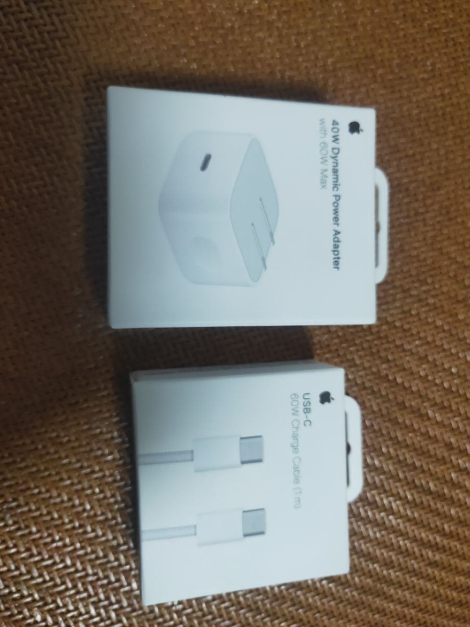 出售物品:苹果充电器一套,全新 价格:40$ 位 置:西港 联系方式:@wlin1888 交易方…