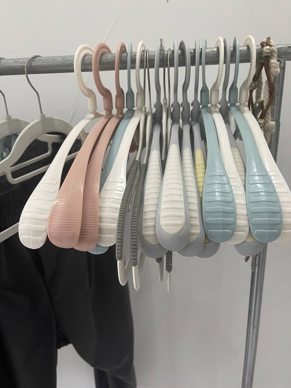 出售物品:衣服挂 价 格:2 商品类别:…