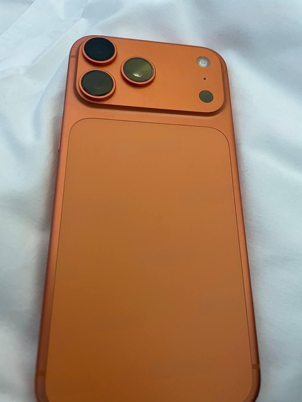 出售物品:苹果17pm 橙色256 国行…